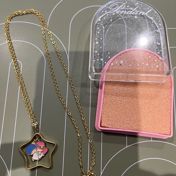 Vintage LITTLE TWIN STARS Sanrio Japan Rare Necklace Pendant Kiki Lala Gold 1976 - Picture 5 of 7